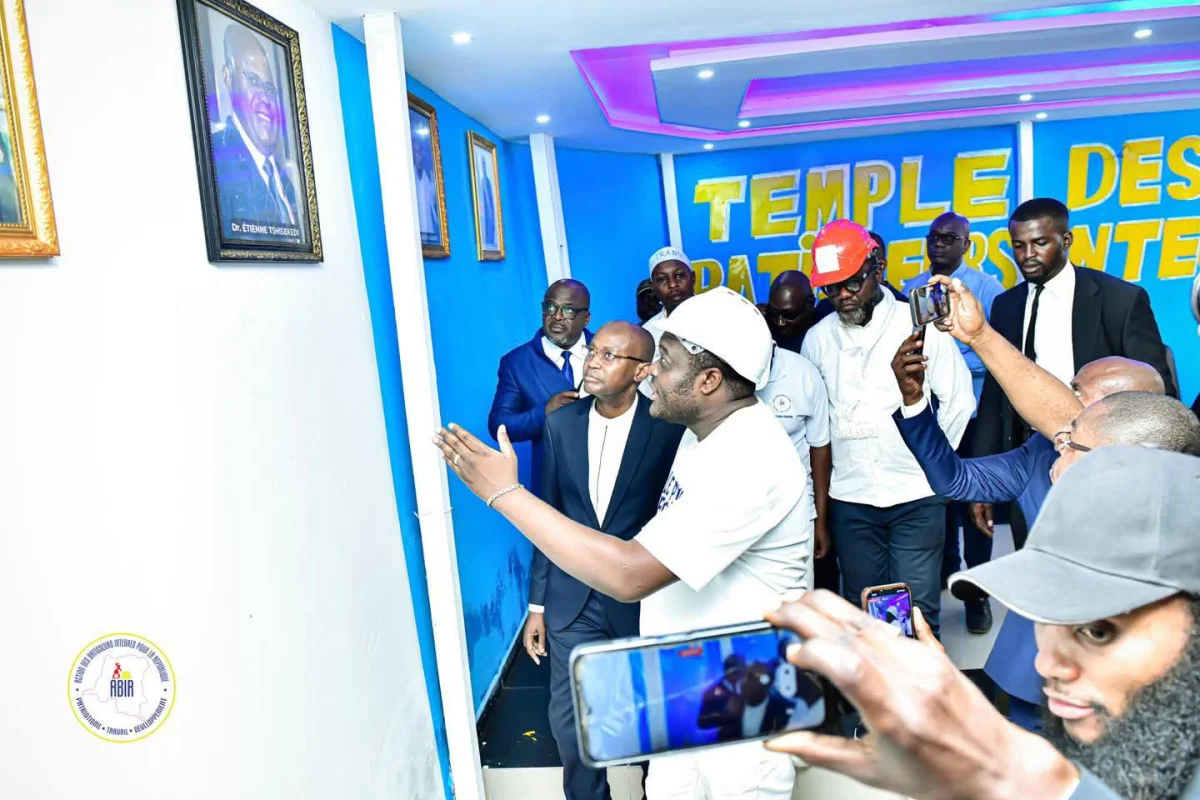 Auguy Kalonji lors du lancement à Kinshasa de la tournée nationale de l’ABIR consacrée notamment au débat sur la Constitution