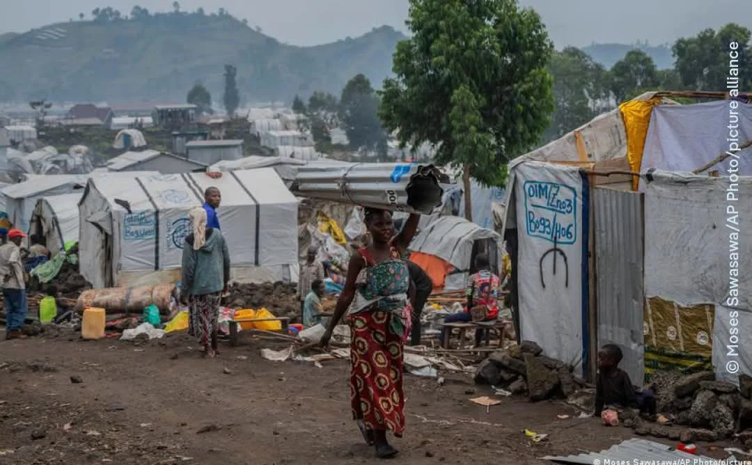 Civils déplacés par les combats dans l’Est de la RDC, où la crise humanitaire et les violations des droits humains continuent d’affecter les populations