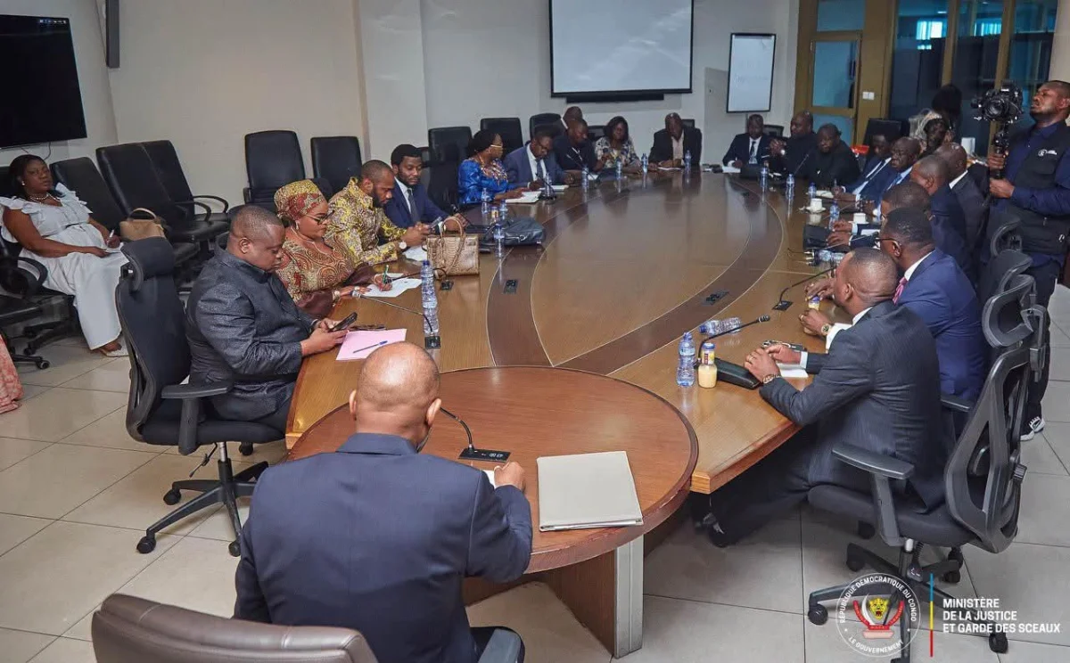 Guillaume Ngefa lors de la rencontre avec les députés nationaux et sénateurs du Caucus de la Grande Orientale à Kinshasa
