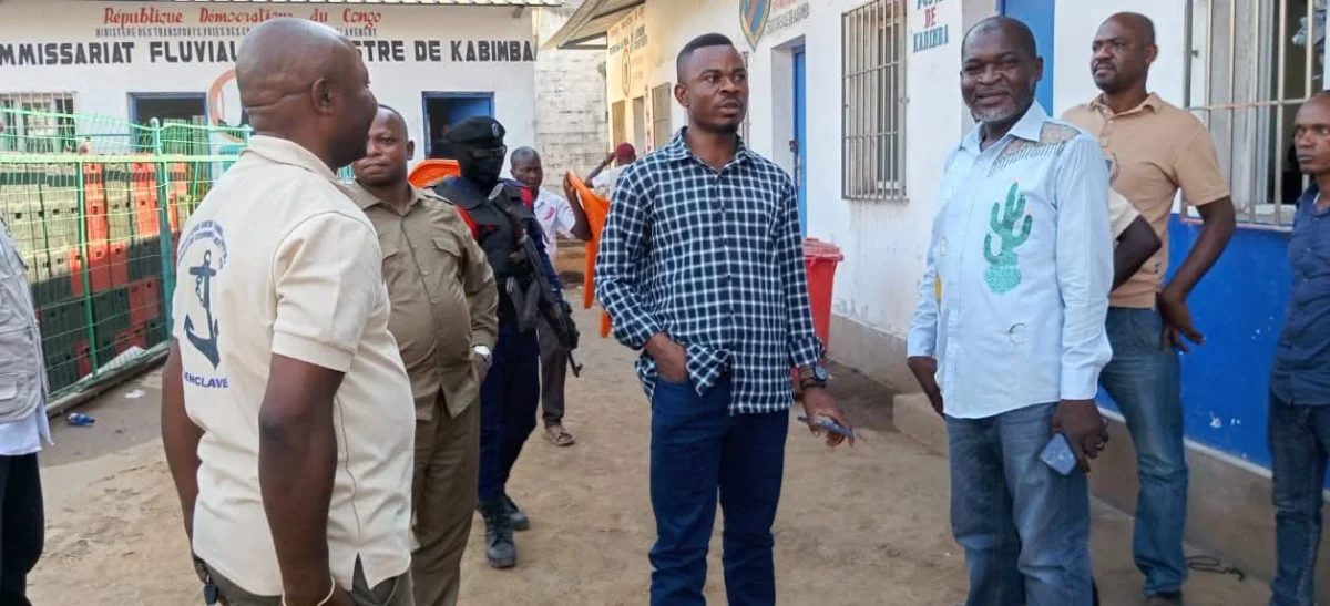 Opérations de secours après le naufrage du MV MJP dans les eaux de Mapera au large de Kabimba sur le lac Tanganyika