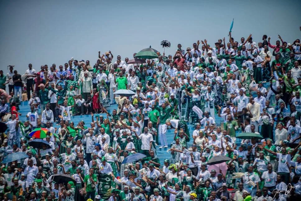 Participants à la prière de clôture du Dialogue spirituel pour la Nation au stade Tata Raphaël à Kinshasa