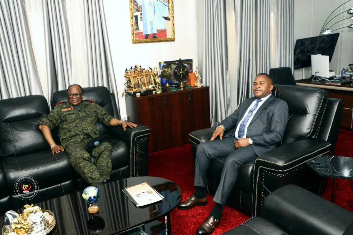 Paul Ilunga Dikita reçu par Dieudonné Kamuleta au siège de la Cour constitutionnelle à Kinshasa