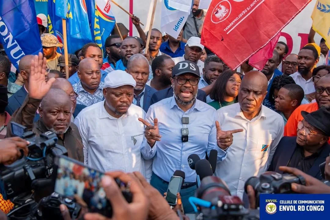 Responsables de la Coalition Article 64 réunis au siège du parti Envol à Kinshasa pour préparer leurs prochaines actions